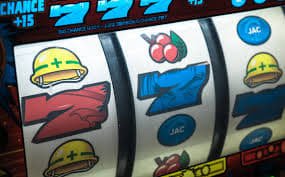 Kalender promosi gbk76 menampilkan bonus mingguan dan penawaran musiman untuk Teen Patti